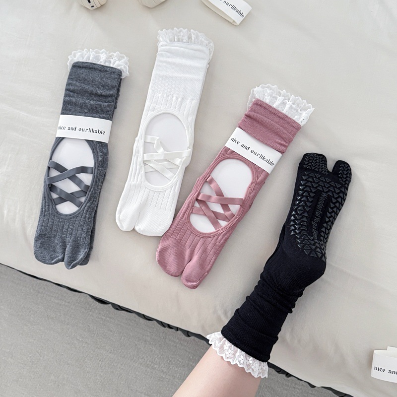 جوارب يوغا نسائية بتصميم مفتوح - مراجعة Embellish Knit وسعره